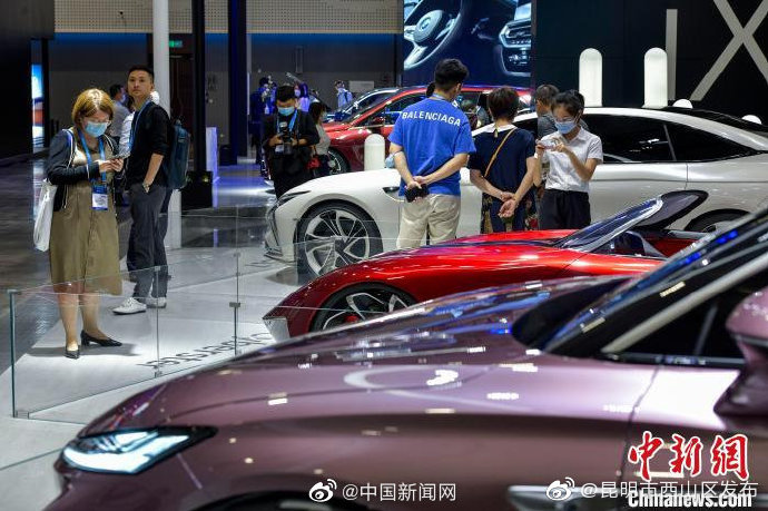 2030年前碳达峰行动方案：大力推广新能源汽车