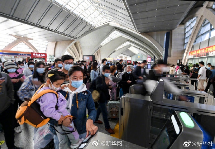 国庆长假第二天 全国铁路预计发送旅客1140万人次