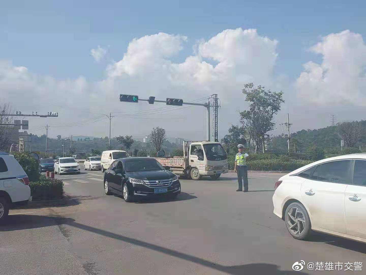 国庆假期第二天楚雄市辖区通行状况