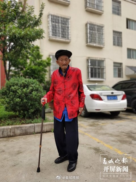 精神气儿让年轻人佩服！曲靖105岁老人一天至少能走3公里