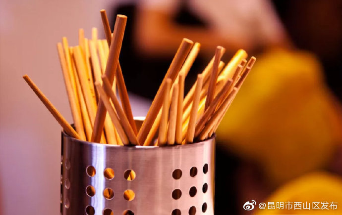 筷子也是疾病传染源，筷子天天洗能脏到哪里去