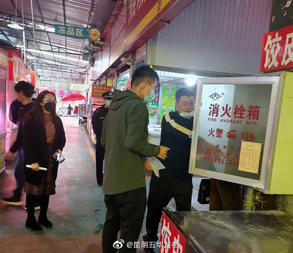 黑林铺街道新域社区开展爱国卫生“七个专项行动”