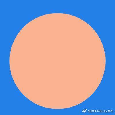 那个老清嗓子的人，声带可能已经损伤了