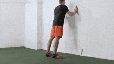 1个动作让胸肌更有力：靠墙俯卧撑