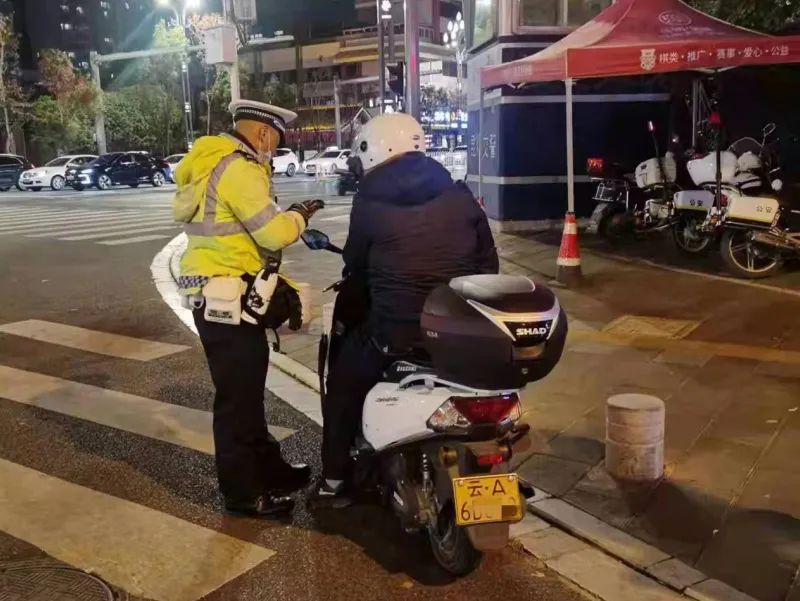 昆明交警