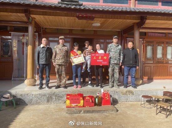 立功送喜报 新年祝福到