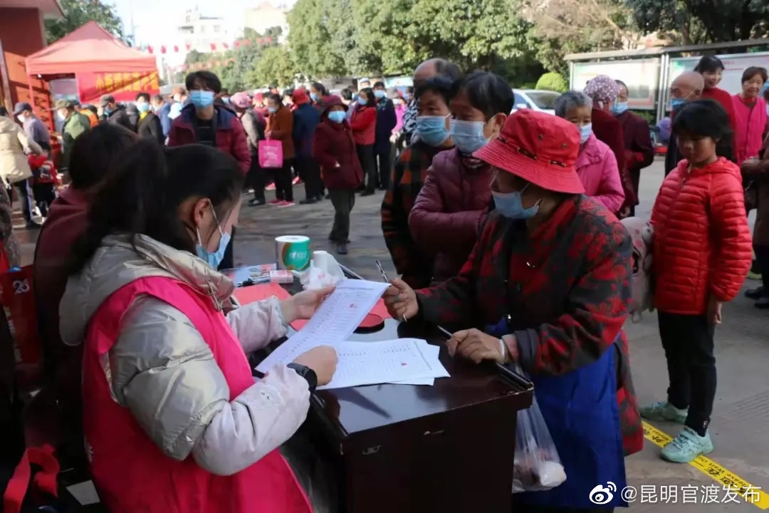 小板桥社区向辖区老人发放125万元慰问金