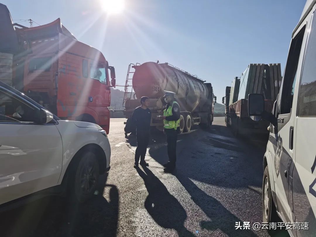 云南高速交警