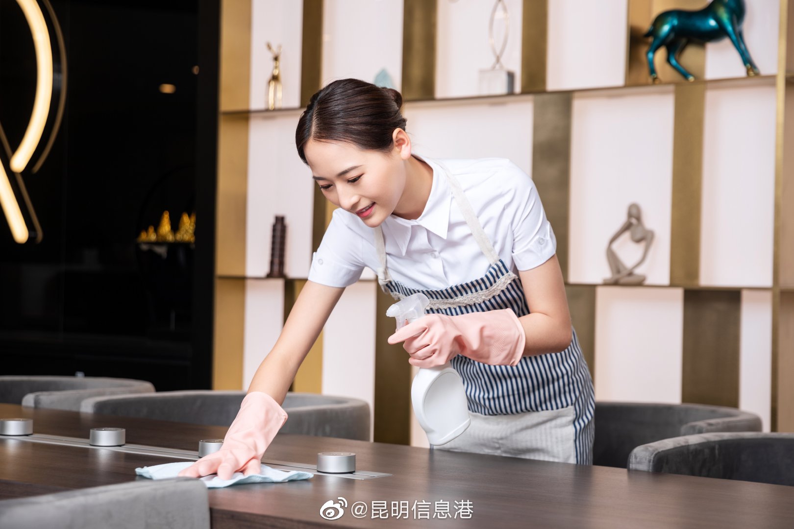 昆明家政行业迎来节前需求高峰 订单激增推动价格小幅上涨