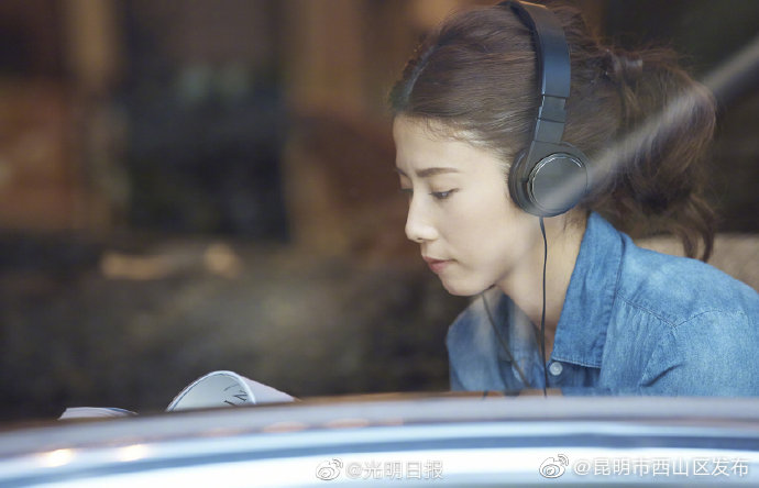 长期戴耳机会造成不可逆的听力损失