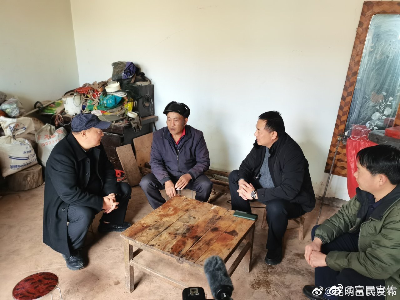 昆明市见义勇为基金会对见义勇为先进个人及烈属进行走访慰问