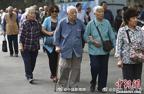 国家发改委：不能让农村老人八九十岁还要自己劈柴做饭