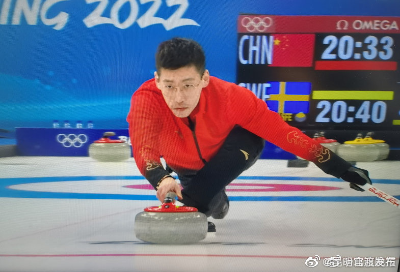 中国冰壶选手凌智被赞最帅擦地人，本人回应了