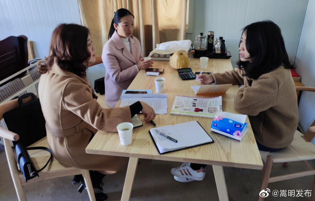 县文旅局到云南傲丽花卉有限公司调研