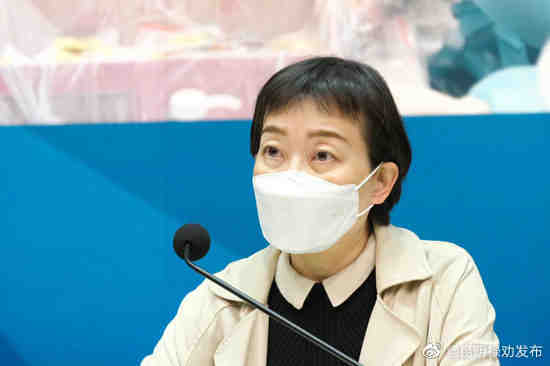 1153例，香港单日新增确诊首破千例