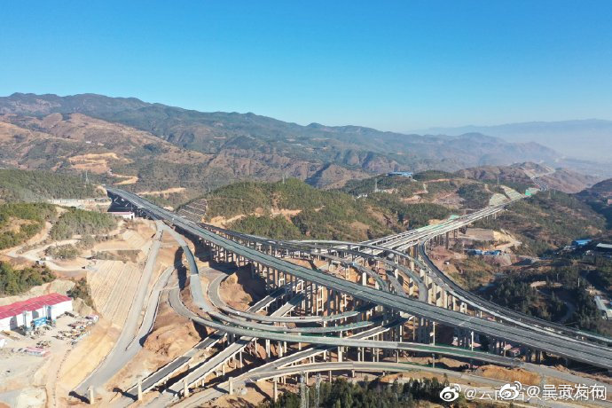 云南在建最大高速公路枢纽立交主体工程完工