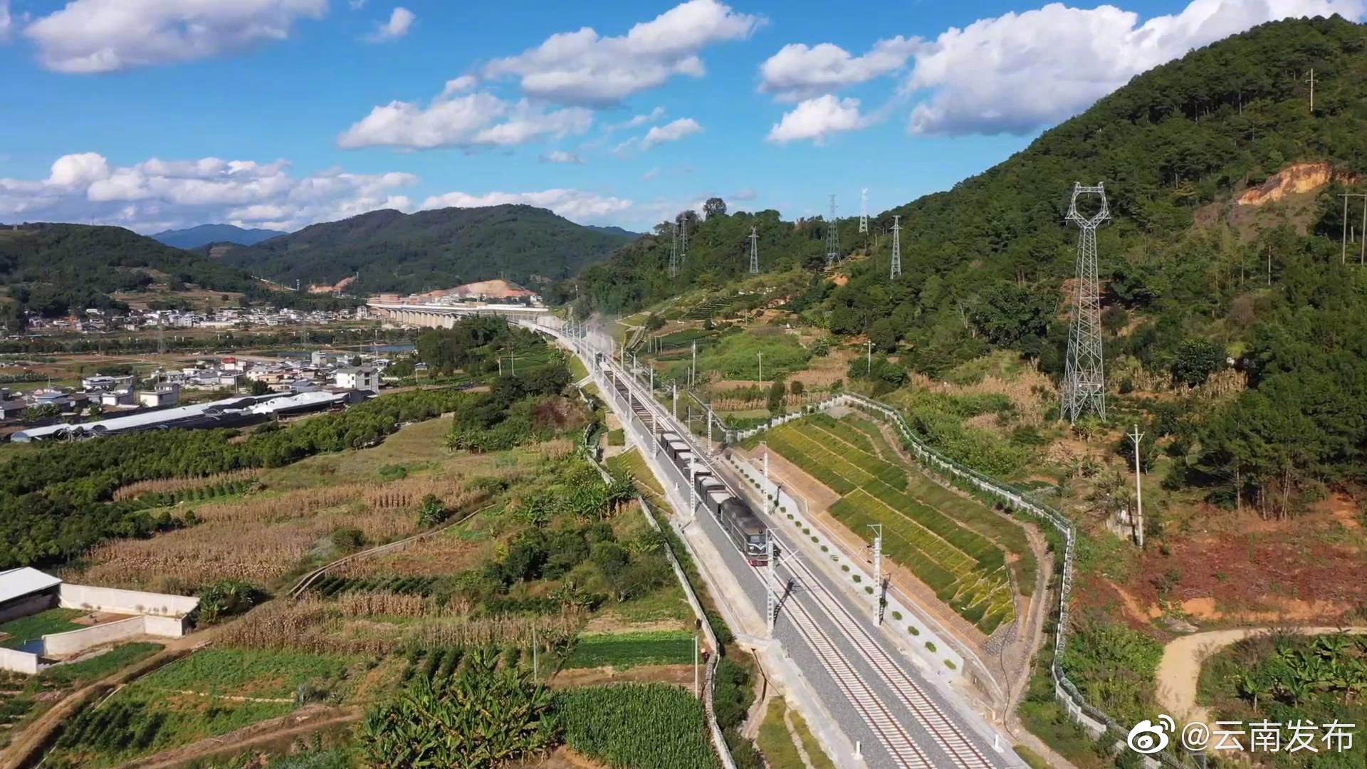 云南跨境电商商品首次搭乘中老铁路国际货物列车出口