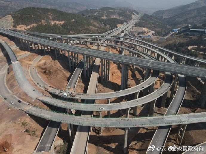 云南在建最大规模高速枢纽立交工程主体完工