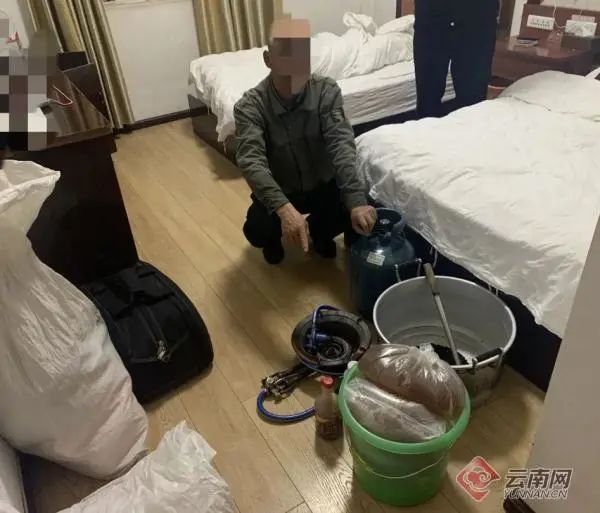 云南依法治省