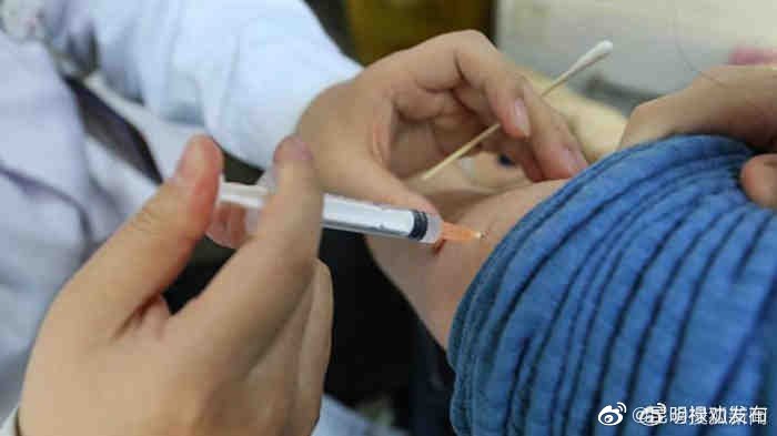 代表建议将国产HPV疫苗纳入免疫规划 初一女生免费接种