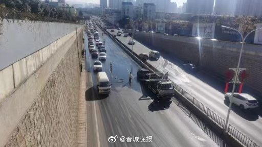 火势被扑灭！交通正在有序恢复