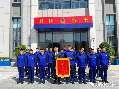 锦旗背后有故事！给官渡区逆行中的“火焰蓝”点赞