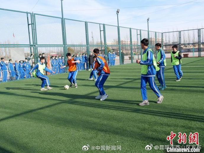 我国拟立法确保学生体育课时不被占用