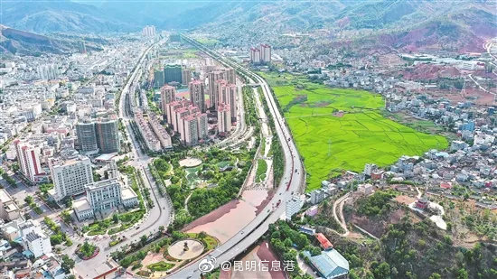 宾川至南涧高速公路浑水海枢纽立交开通