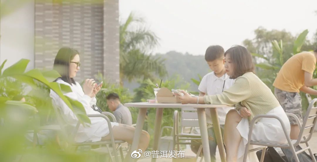 风雨桥：乡村咖啡馆里的“诗和远方”