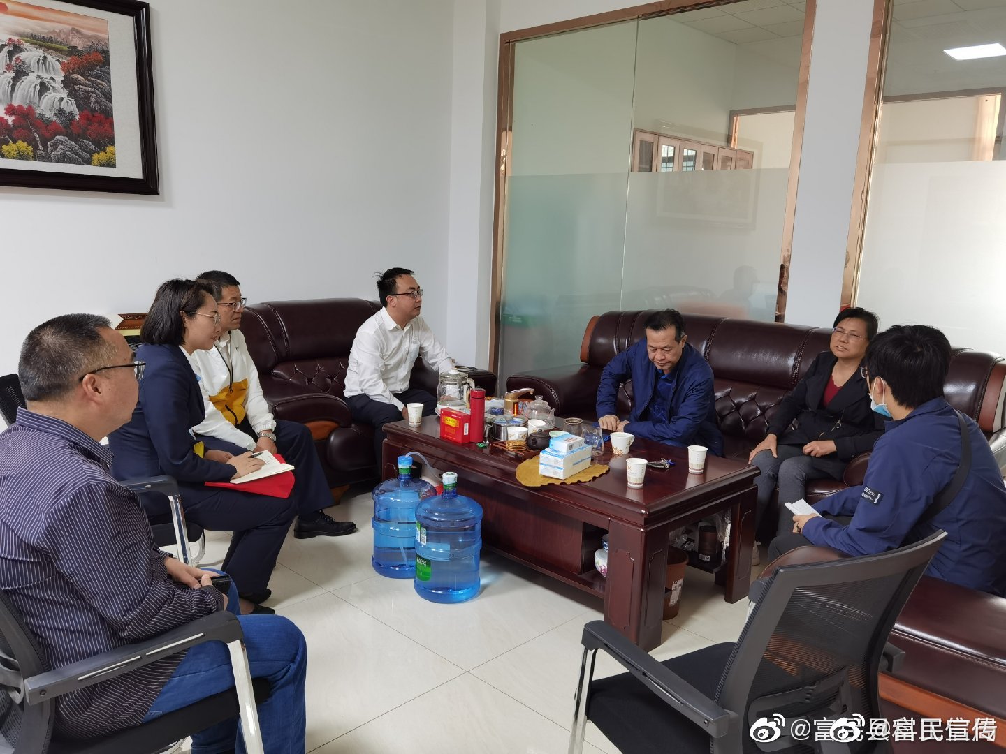 富民县科工信局联合农村信用社帮助企业解决融资贷款问题