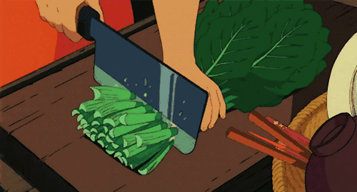 存放绿叶菜的技巧：根朝下竖着放