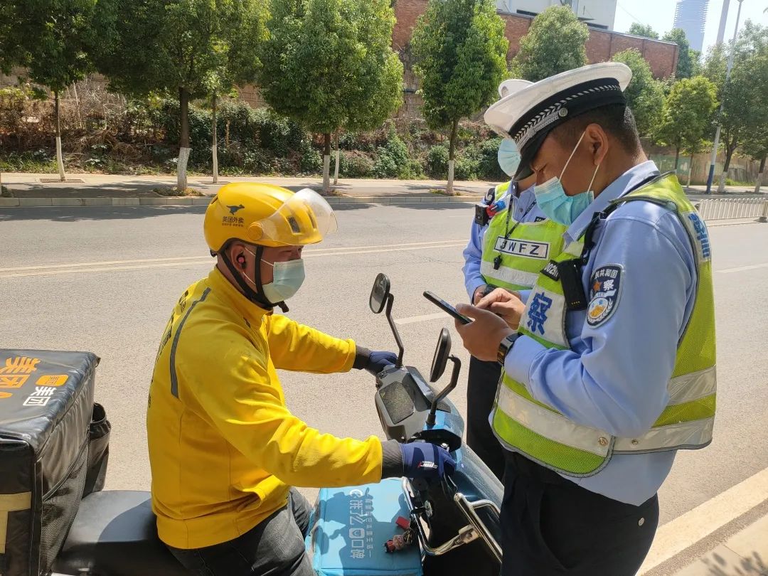 昆明交警