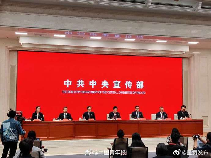 近十年，中国经济是世界经济增长的最大引擎
