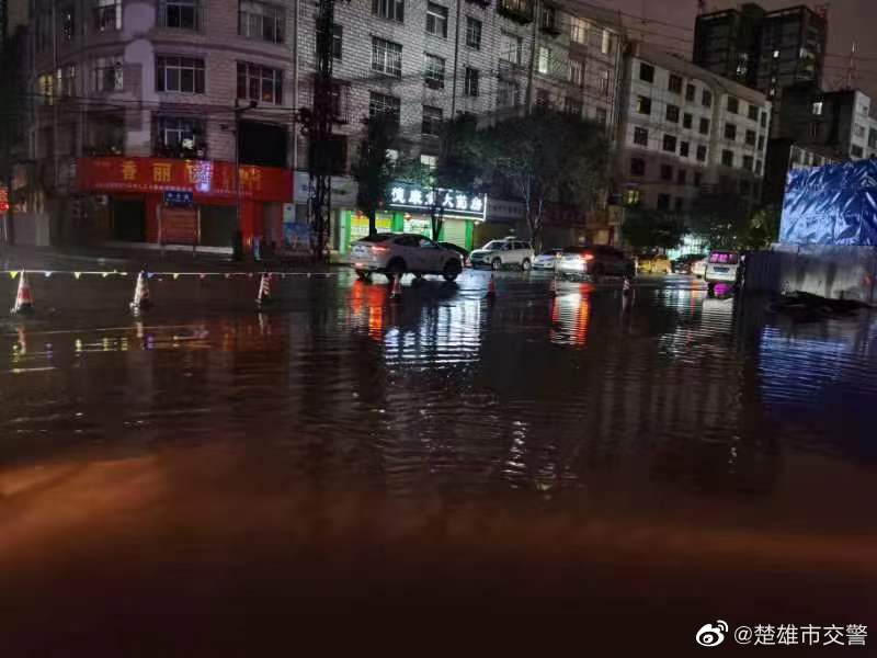 因持续降雨楚雄市城区部分路段出现积水