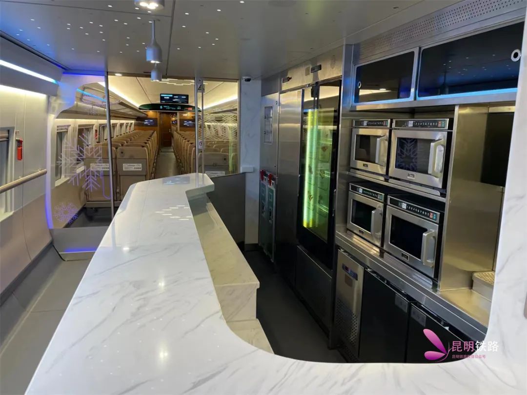 云南首次迎来的复兴号智能动车组,原来是这一款!