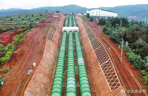 滇中引水工程观音山倒虹吸最长斜坡段压力钢管安装完成