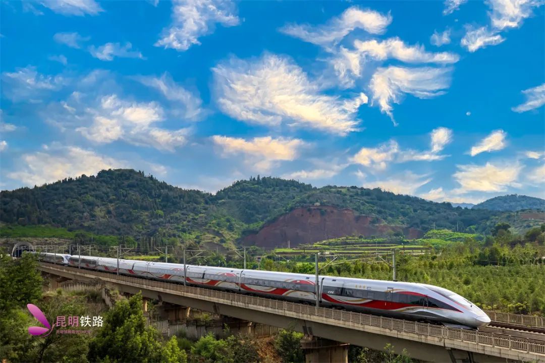 云南首次迎来的复兴号智能动车组,原来是这一款! - 资讯频道