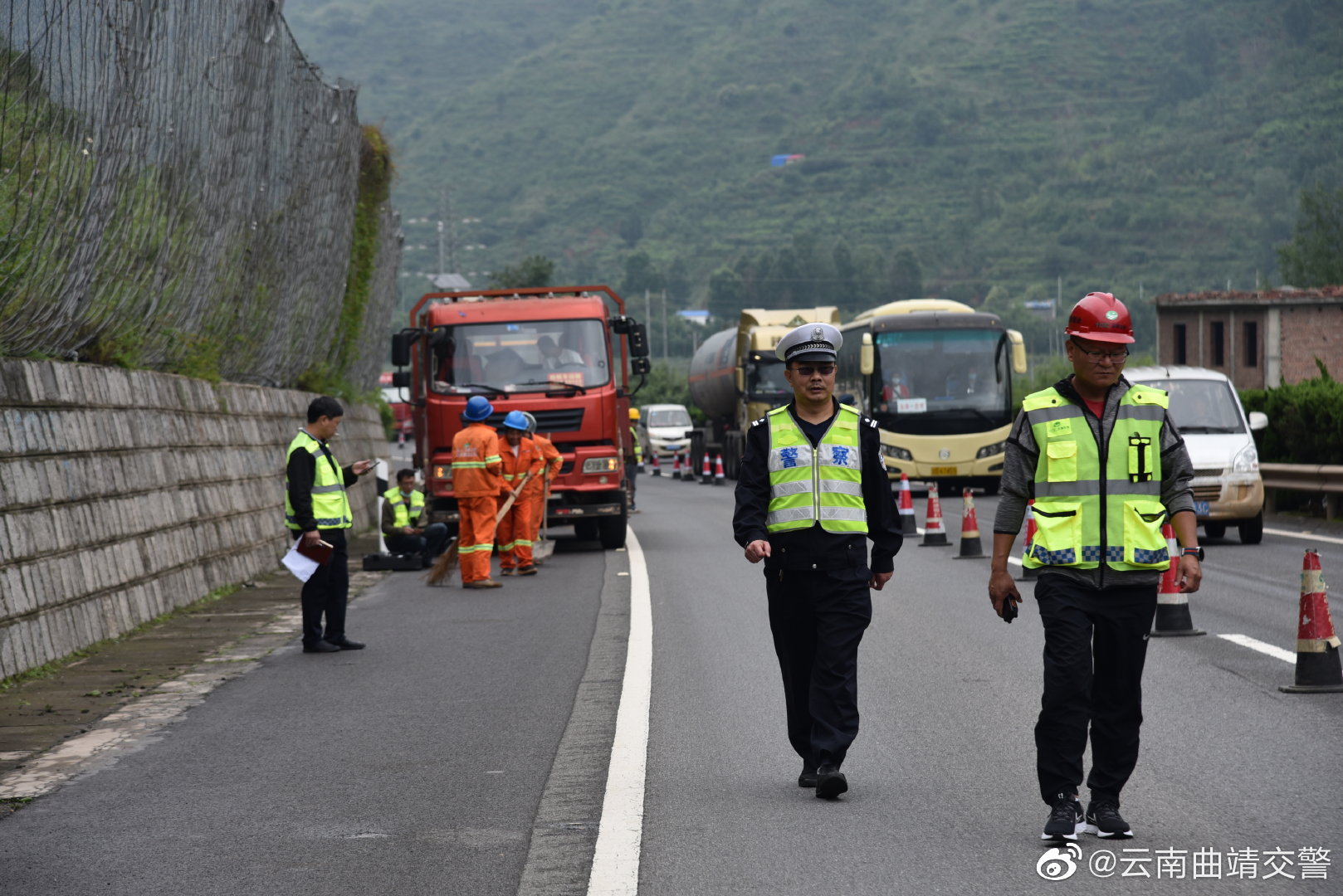 云南曲靖交警微博