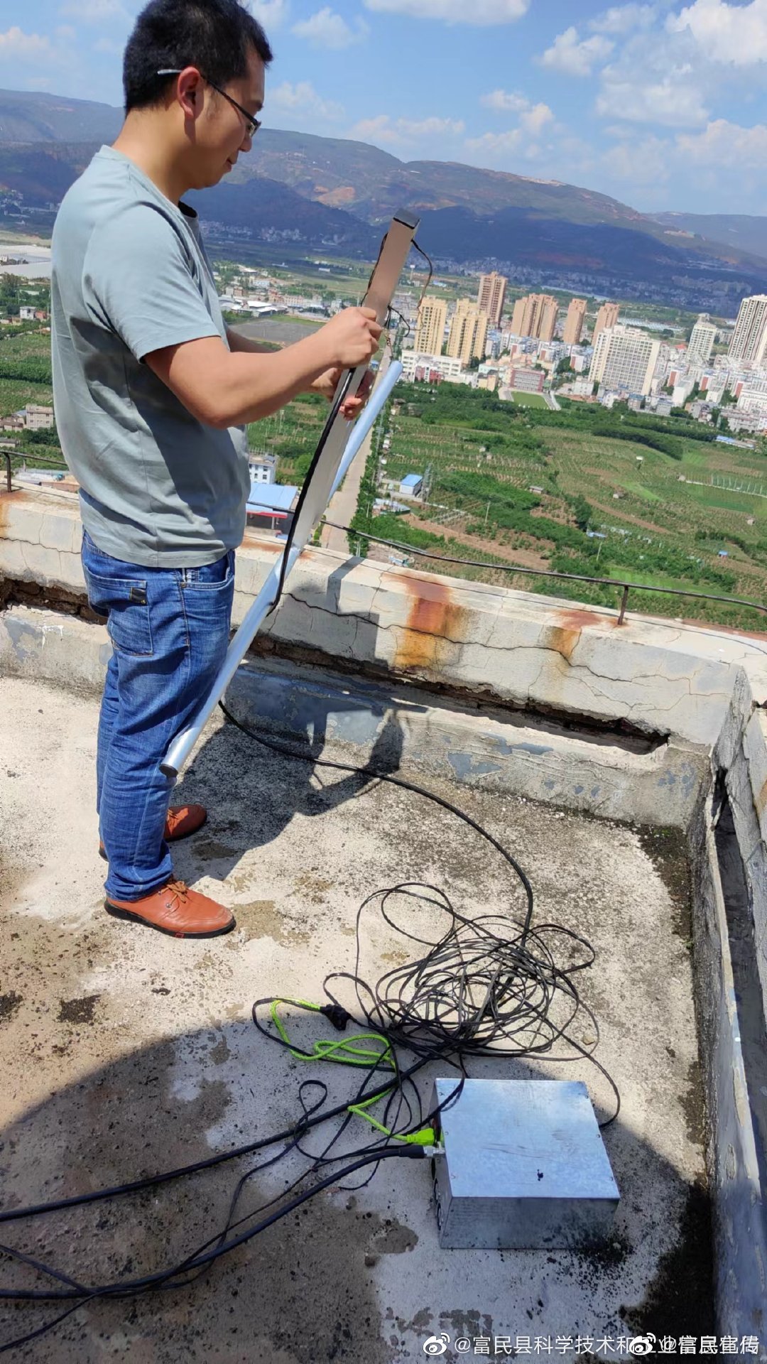 富民县开展无线电环境安全巡查暨整治“黑广播”专项行动