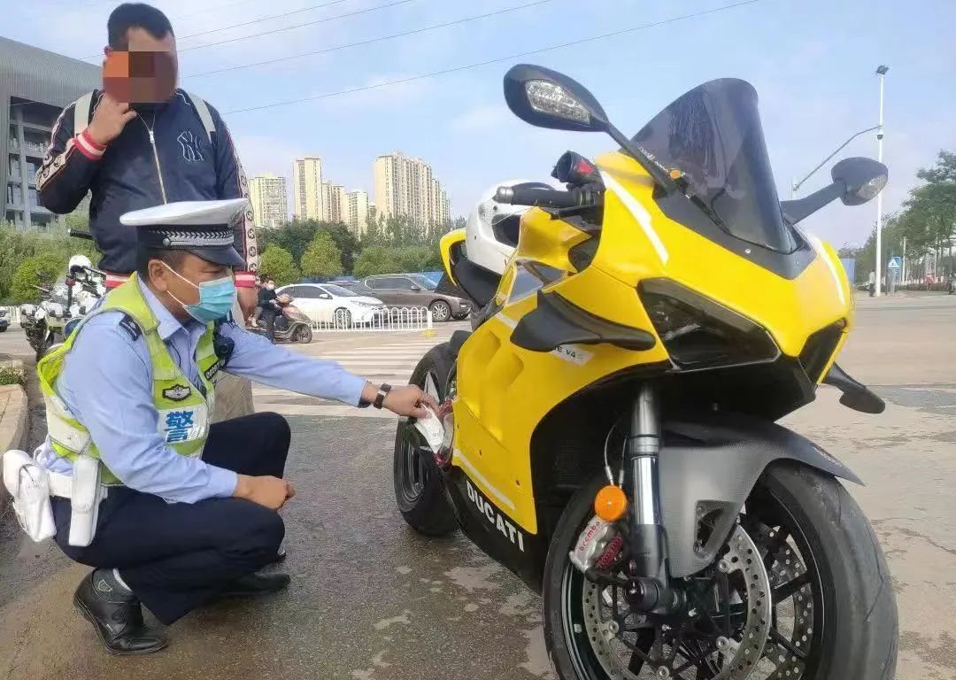 昆明交警