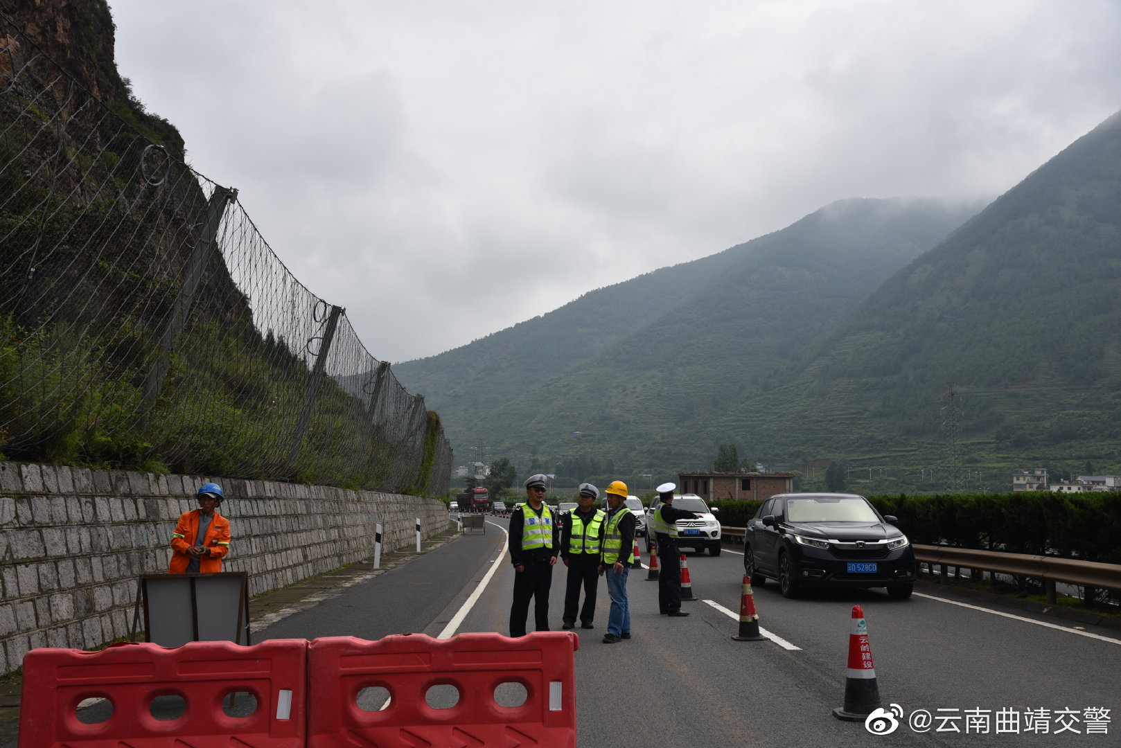 云南曲靖交警微博