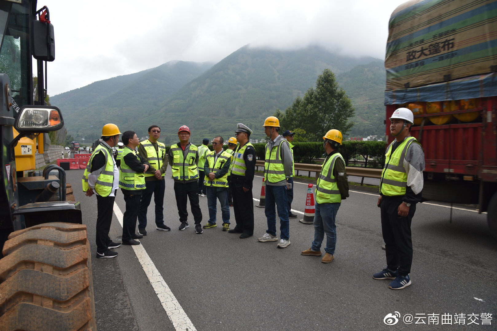 云南曲靖交警微博