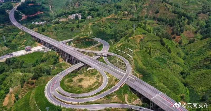 临沧首条县域高速公路全线并网通车