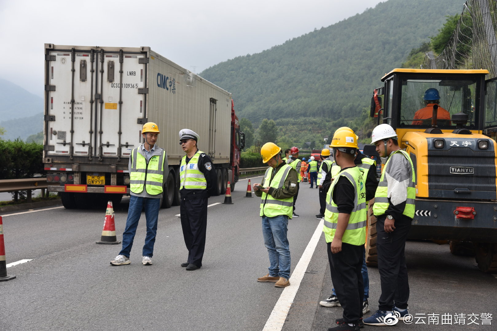 云南曲靖交警微博