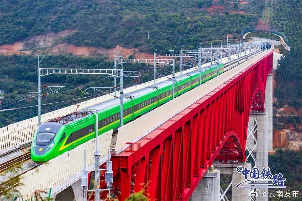 中老铁路开通满半年 客货运量强劲增长