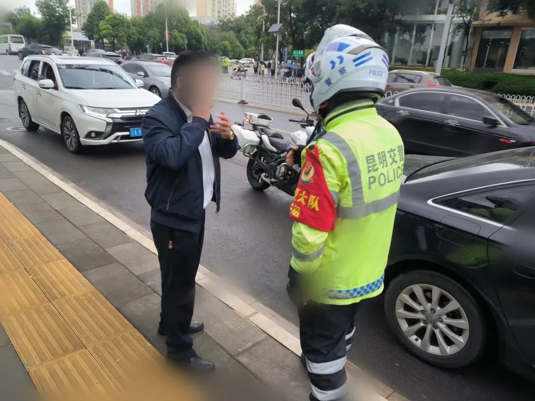昆明交警