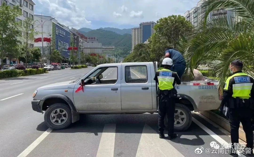 云南曲靖交警微博