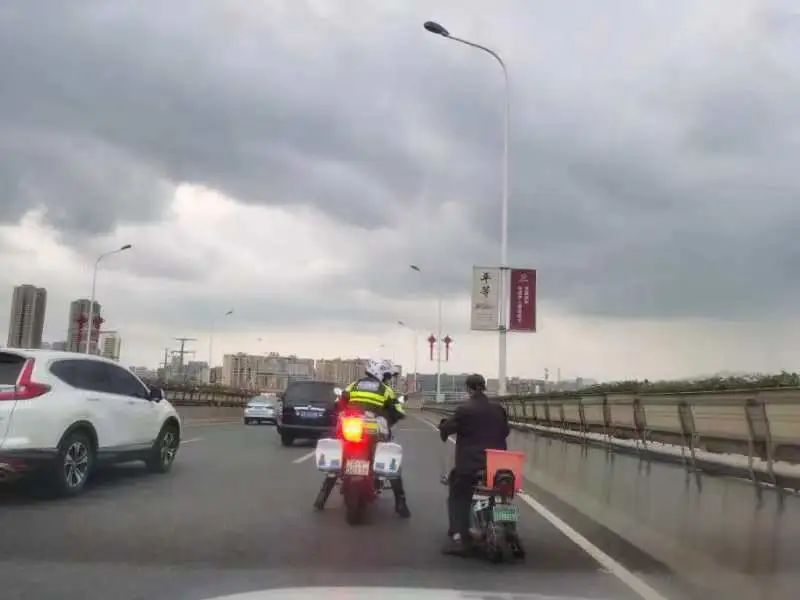 昆明交警