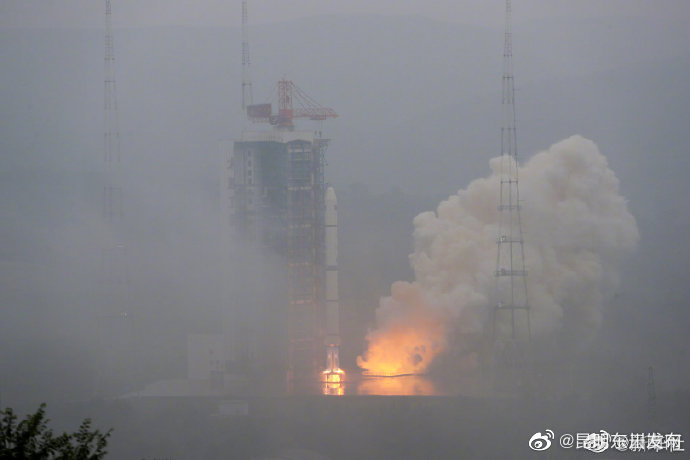 我国成功发射四维03/04卫星