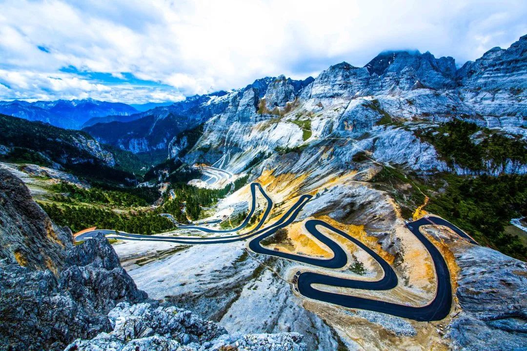 昆明轿子山旅游